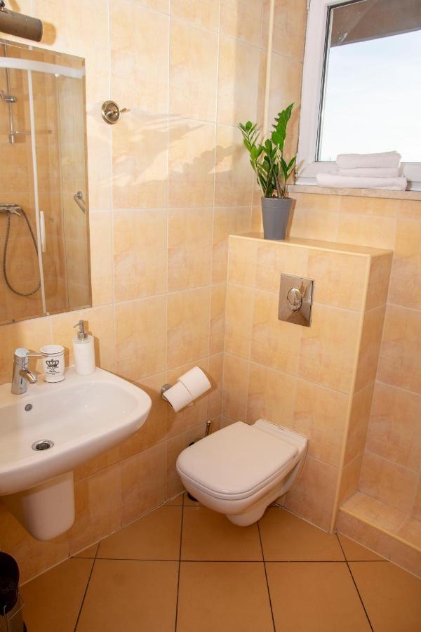 Weranda Rooms Tychy Bagian luar foto