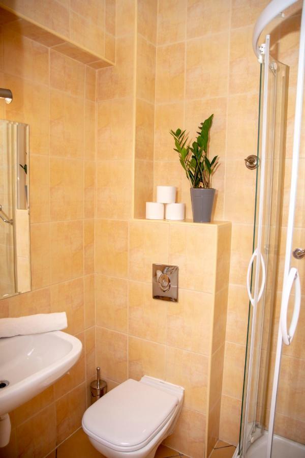 Weranda Rooms Tychy Bagian luar foto