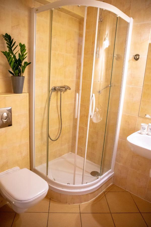 Weranda Rooms Tychy Bagian luar foto