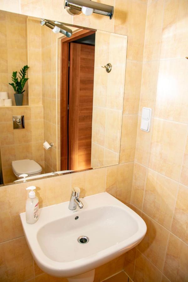 Weranda Rooms Tychy Bagian luar foto