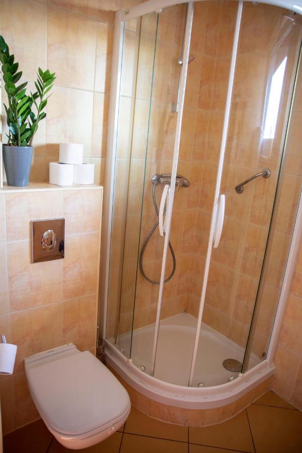 Weranda Rooms Tychy Bagian luar foto